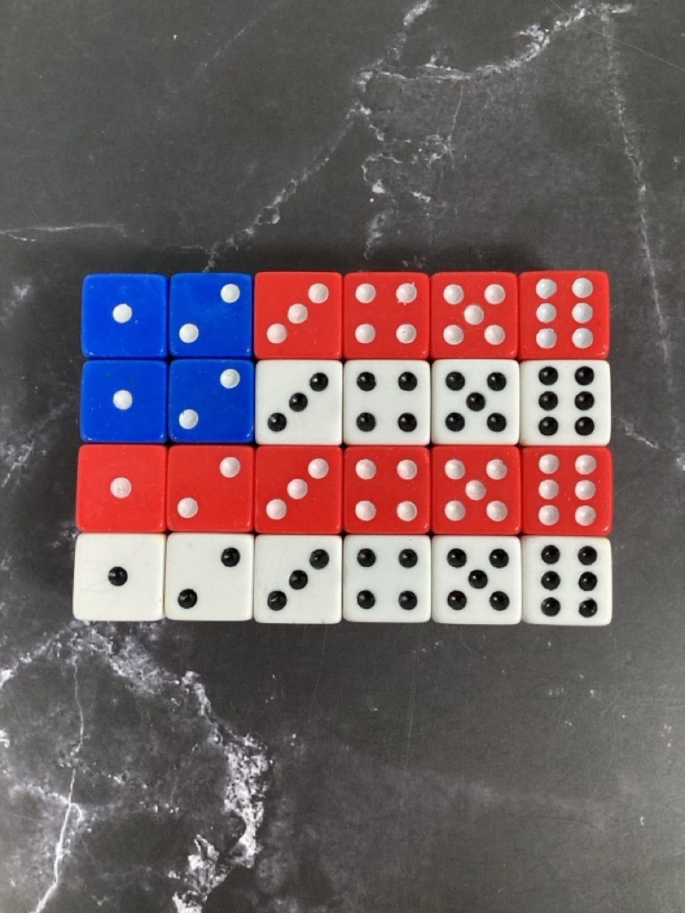 Lot 24 Six Sided 16mm D6 Dice - Patriotic USA Red White & Blue, Games, Crafts